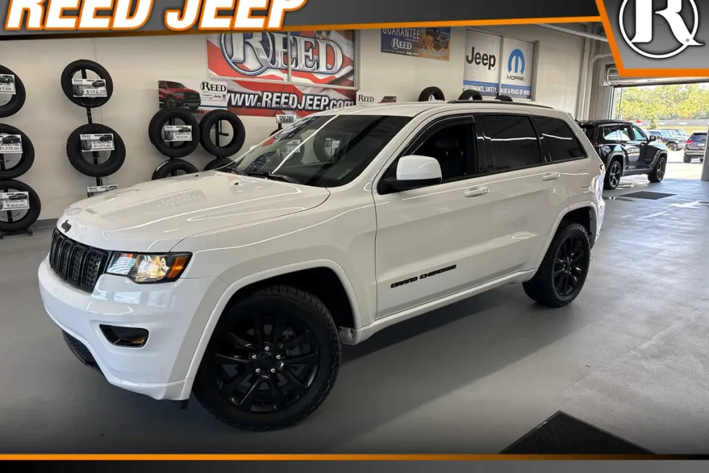 2017 Jeep Grand Cherokee Altitude photo 1