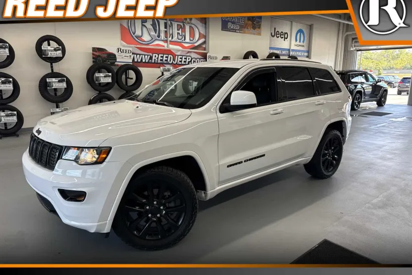 2017 Jeep Grand Cherokee Altitude photo 1