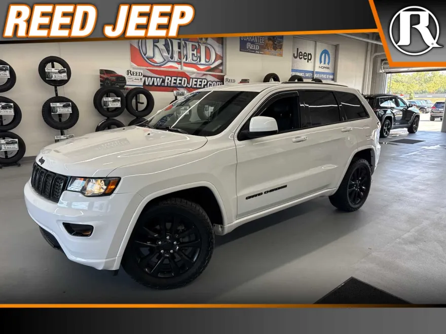 2017 Jeep Grand Cherokee Altitude photo 1