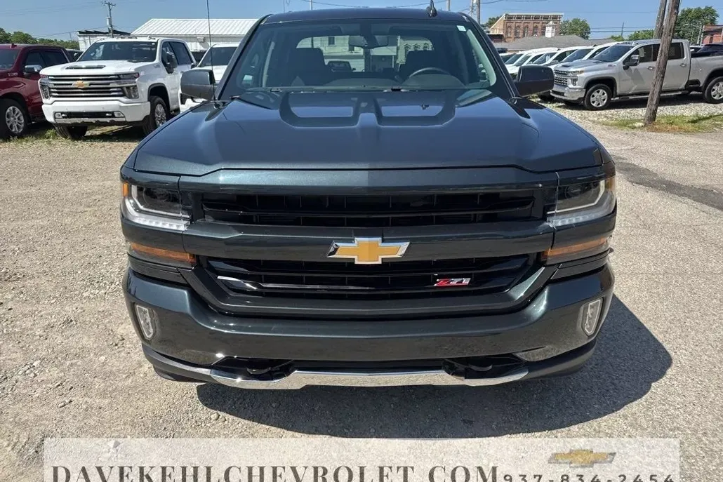 2018 Chevrolet Silverado 1500 LT photo 1