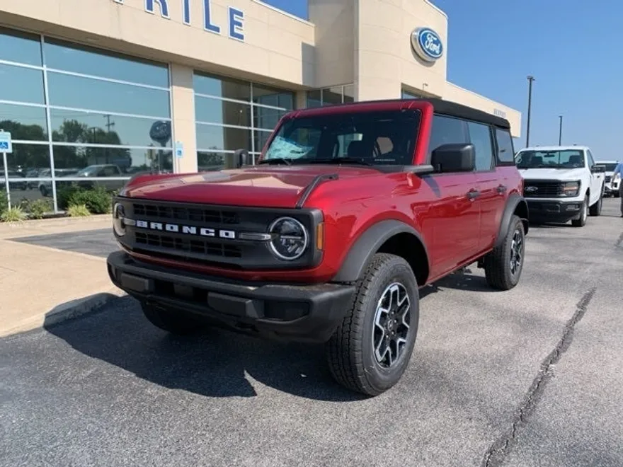 2025 Ford Bronco Base photo 1