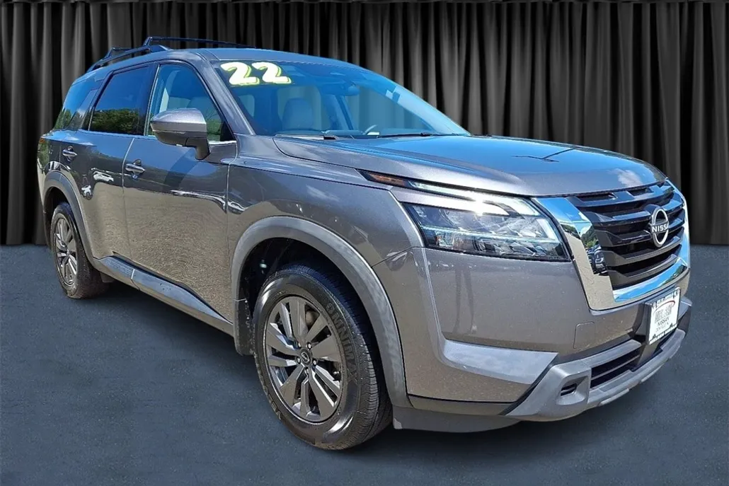 2022 Nissan Pathfinder SV photo 1