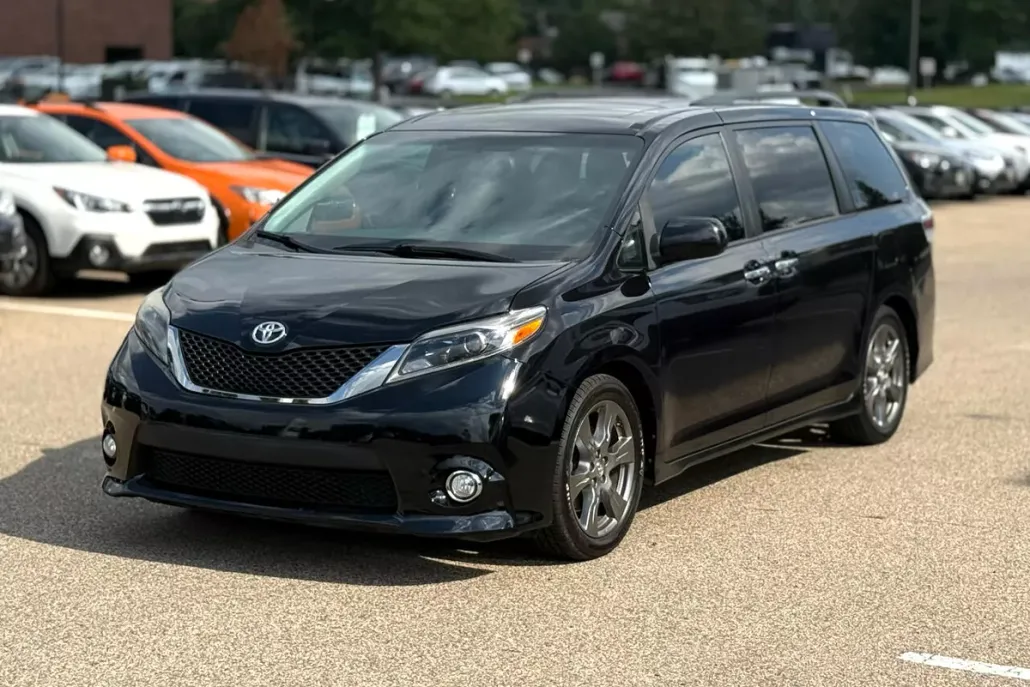 2017 Toyota Sienna SE Premium photo 1