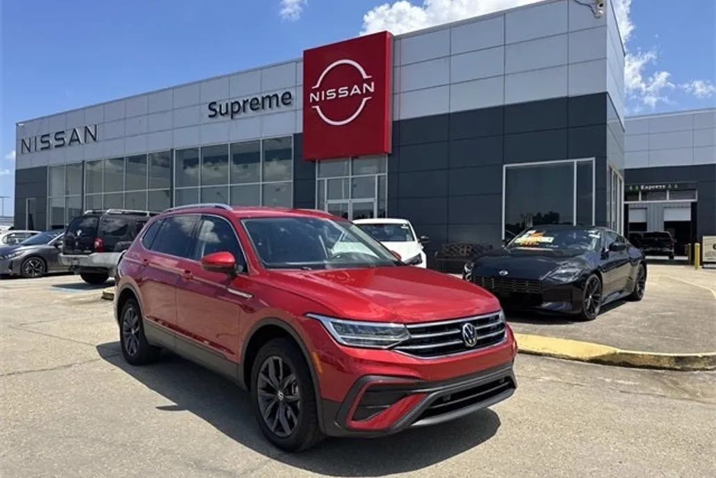 2023 Volkswagen Tiguan SE photo 1