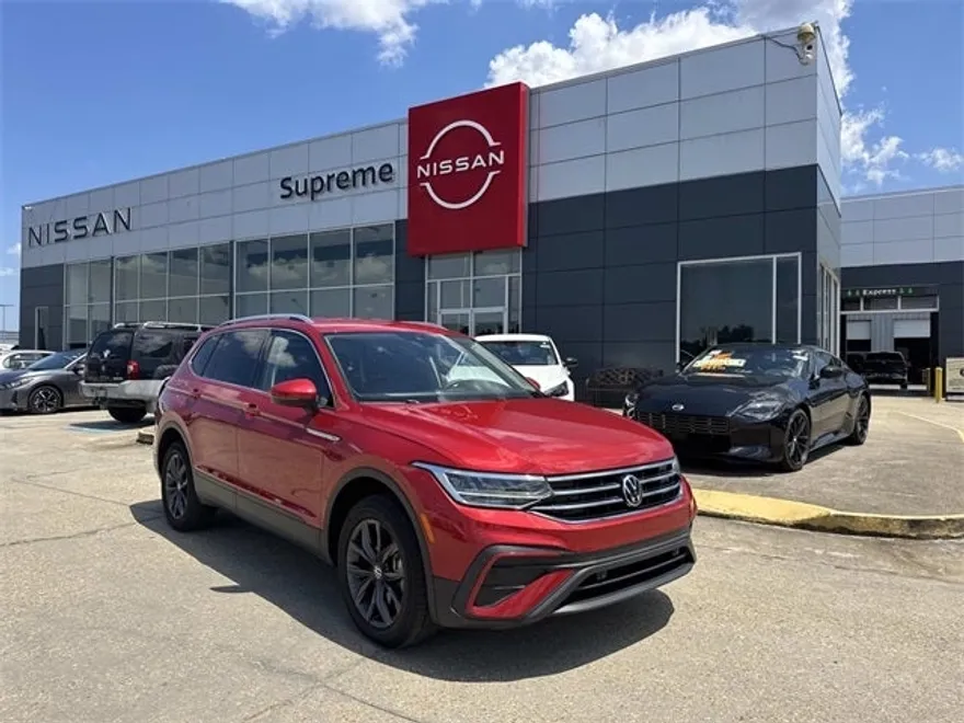 2023 Volkswagen Tiguan SE photo 1