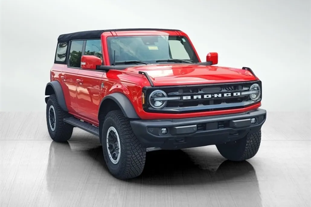 2024 Ford Bronco Outer Banks photo 1
