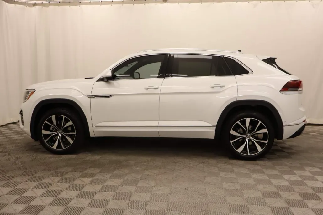 2025 Volkswagen Atlas Cross Sport SEL Premium R-Line photo 1