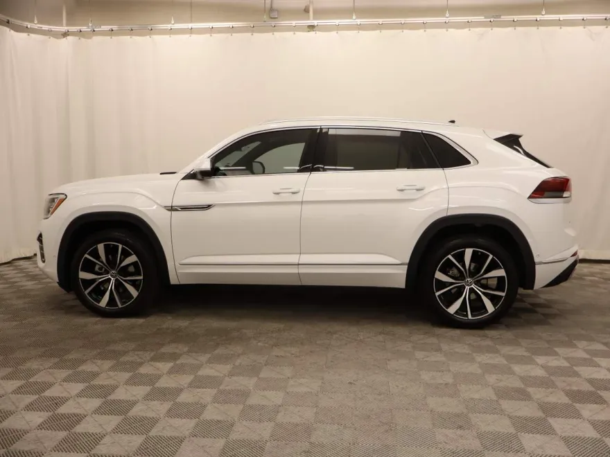 2025 Volkswagen Atlas Cross Sport SEL Premium R-Line photo 1