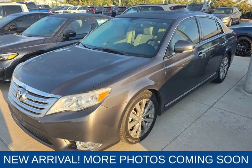 2011 Toyota Avalon Limited photo 1