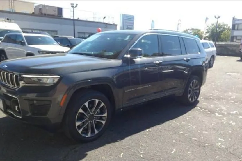 2021 Jeep Grand Cherokee Overland photo 1