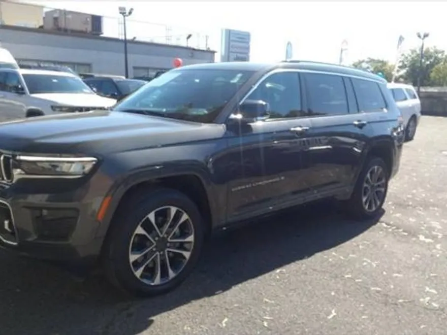 2021 Jeep Grand Cherokee Overland photo 1