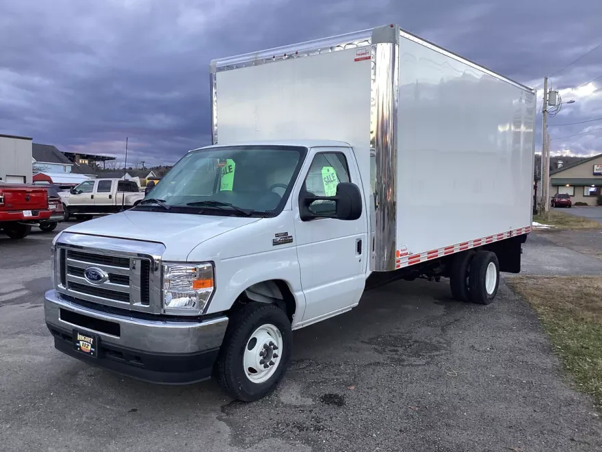 2024 Ford E-450 photo 1
