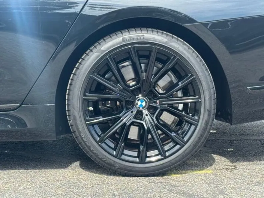 2022 Bmw 750Li photo 1
