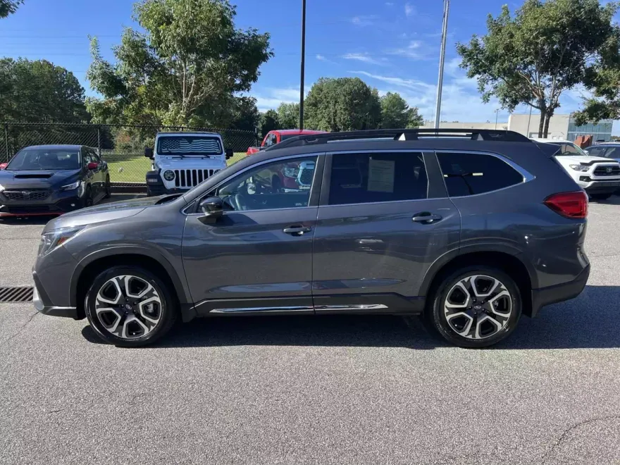 2025 Subaru Ascent Limited photo 1
