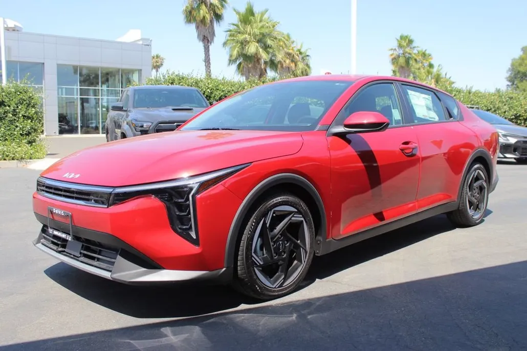 2025 Kia K4 EX photo 1