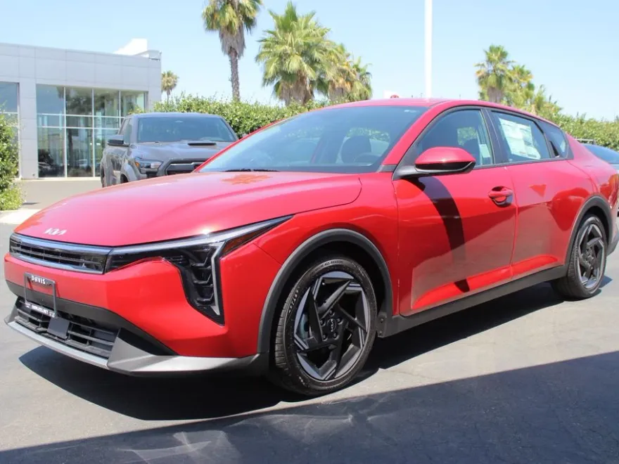 2025 Kia K4 EX photo 1