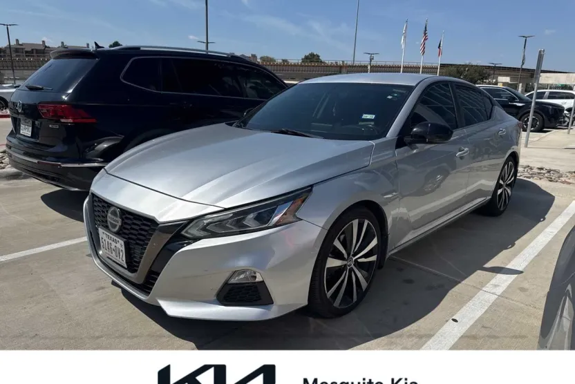 2019 Nissan Altima 2.5 SR photo 1