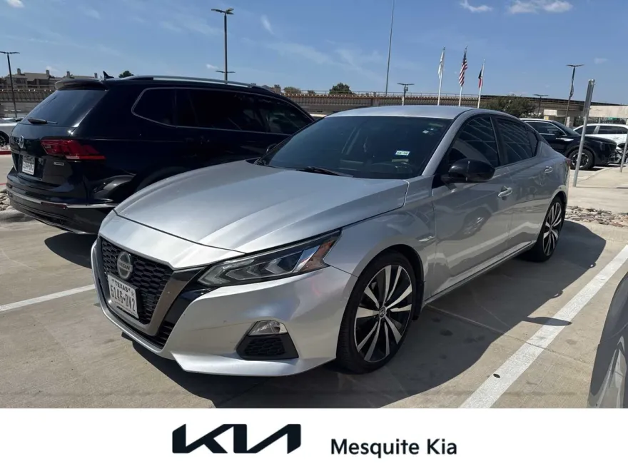 2019 Nissan Altima 2.5 SR photo 1