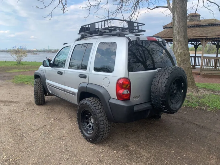 2004 Jeep Liberty Sport photo 1