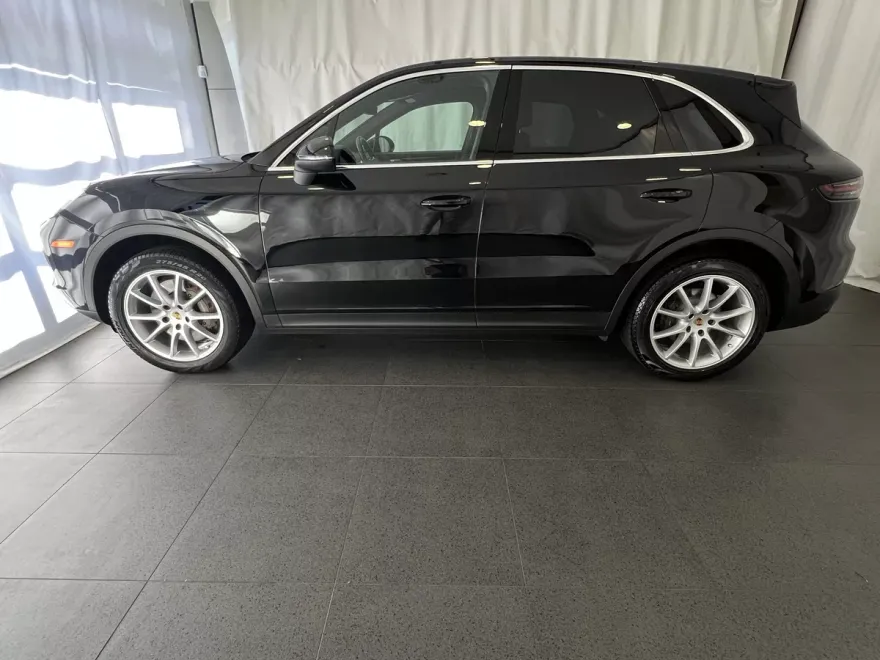 2023 Porsche Cayenne Platinum Edition photo 1