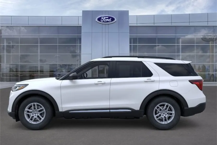 2025 Ford Explorer photo 1
