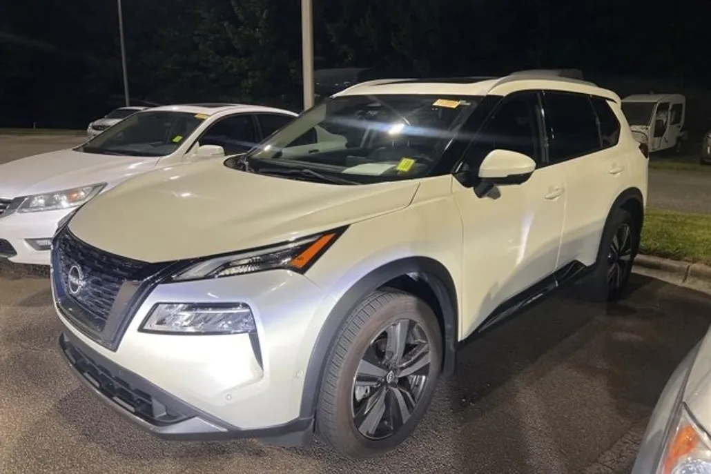 2023 Nissan Rogue SL photo 1