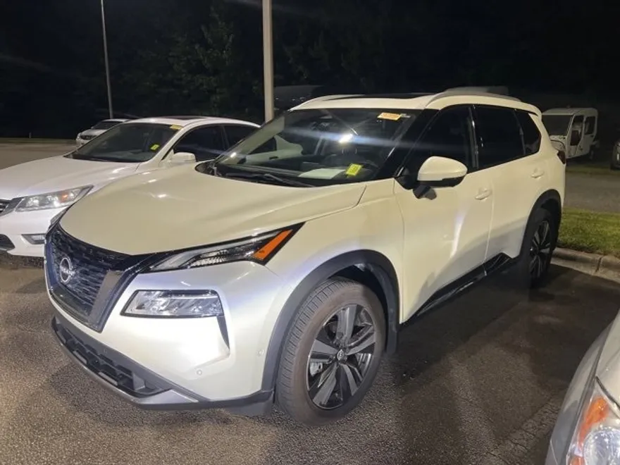 2023 Nissan Rogue SL photo 1