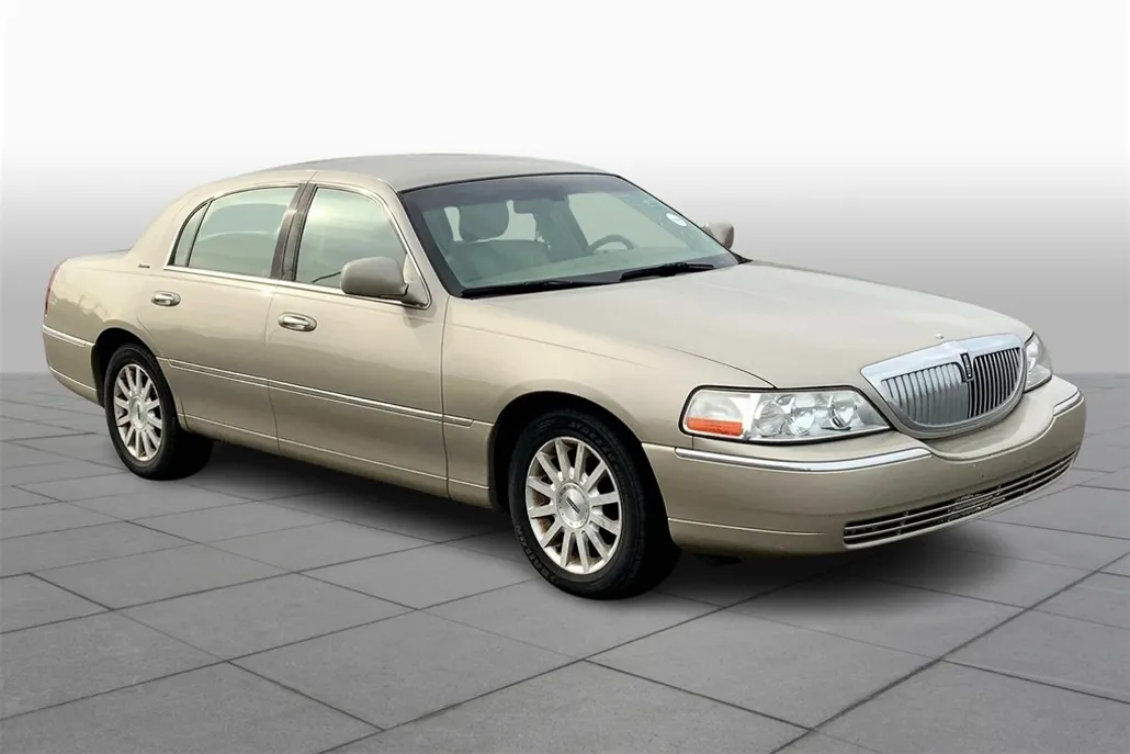 2007 Lincoln Town Car Signature photo 1