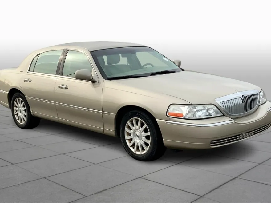2007 Lincoln Town Car Signature photo 1