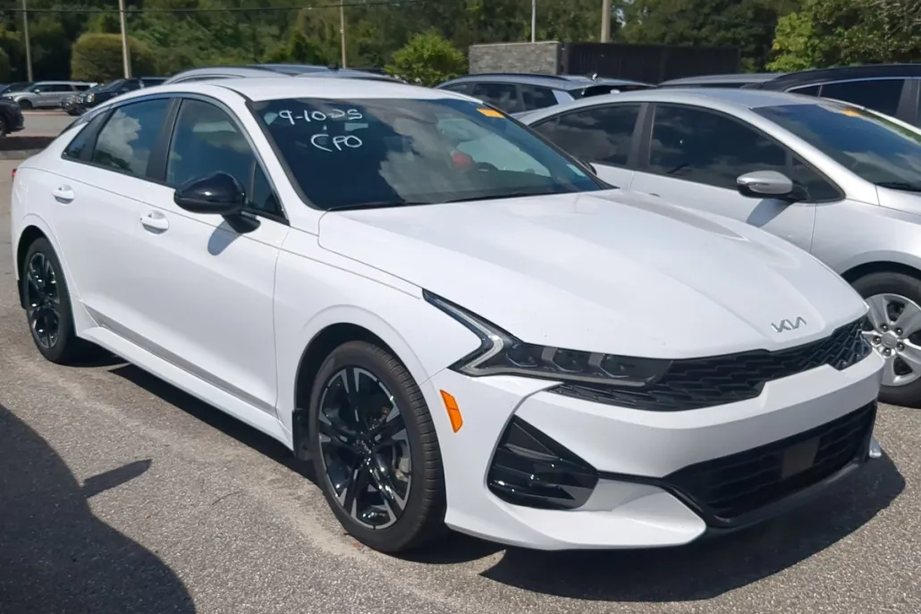2024 Kia K5 GT-Line photo 1