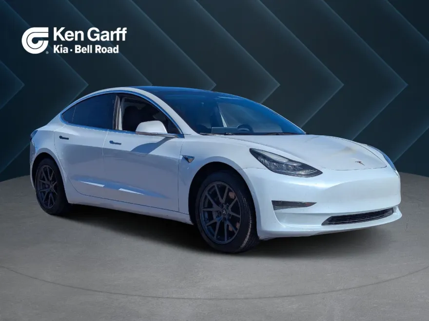 2020 Tesla Model 3 Standard Range Plus photo 1