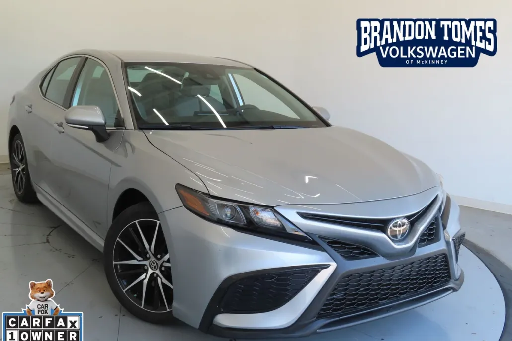 2023 Toyota Camry SE photo 1