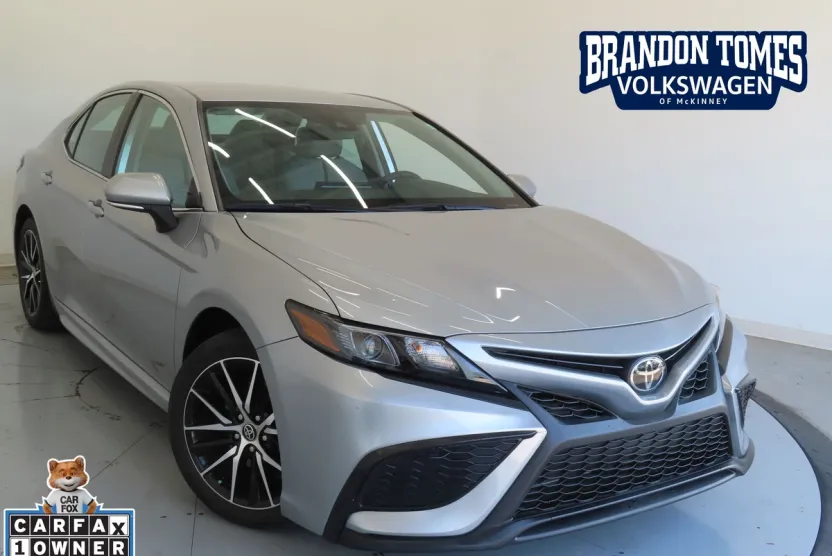 2023 Toyota Camry SE photo 1