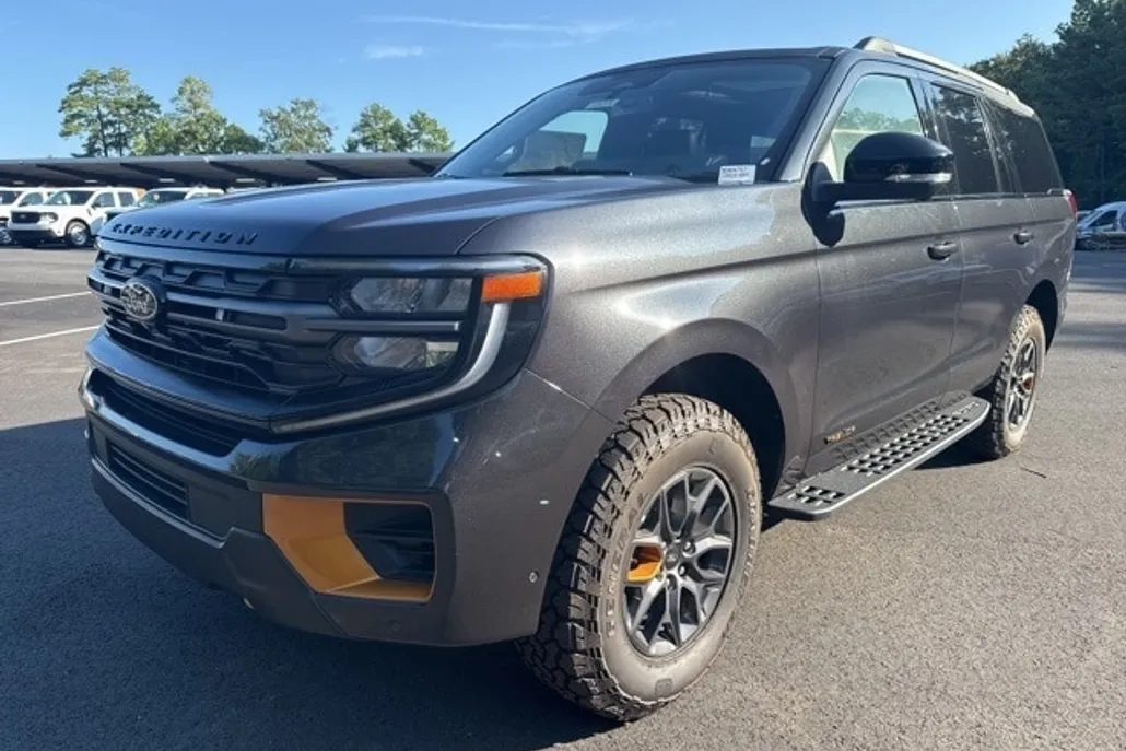 2025 Ford Expedition photo 1