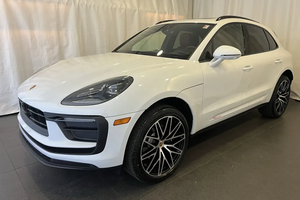 2025 Porsche Macan T photo 1
