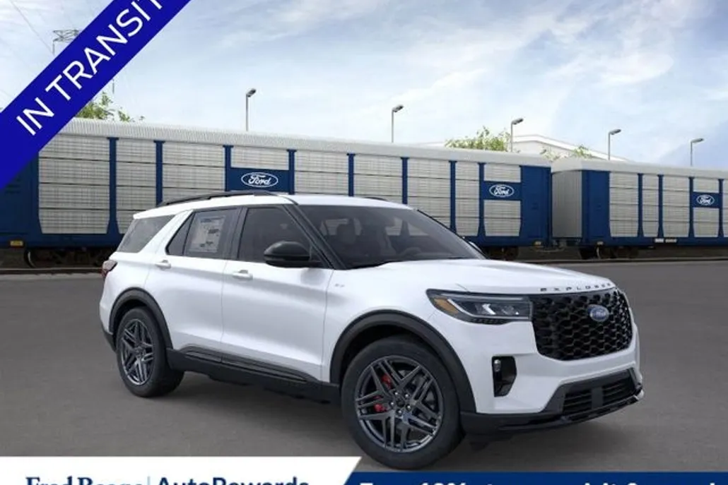 2025 Ford Explorer ST-Line photo 1