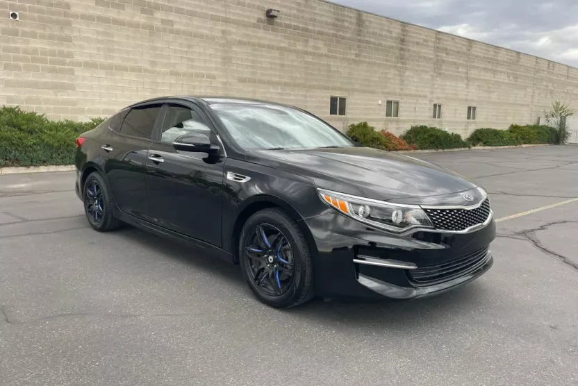2016 Kia Optima EX photo 1