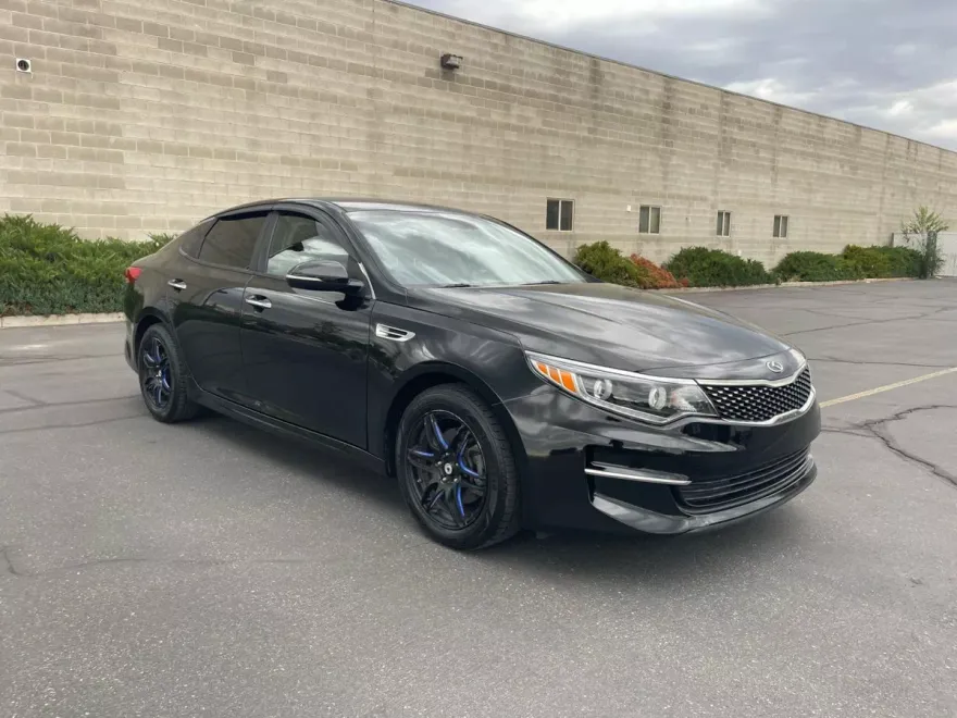 2016 Kia Optima EX photo 1