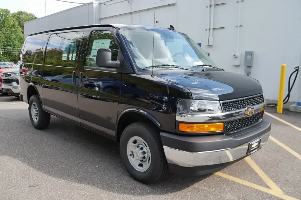 2025 Chevrolet Express 2500 Work photo 1