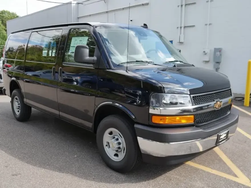 2025 Chevrolet Express 2500 Work photo 1