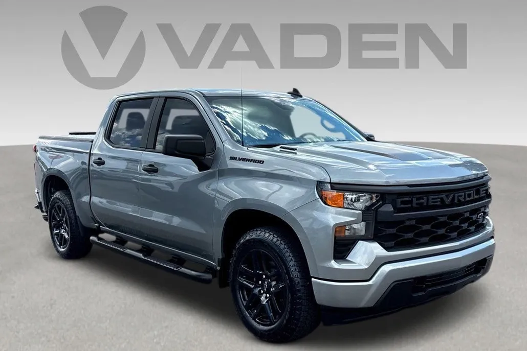 2025 Chevrolet Silverado 1500 Custom photo 1