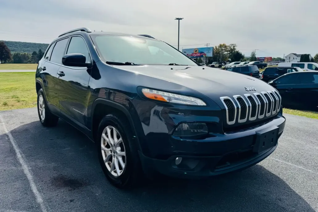 2016 Jeep Cherokee Latitude Sport photo 1