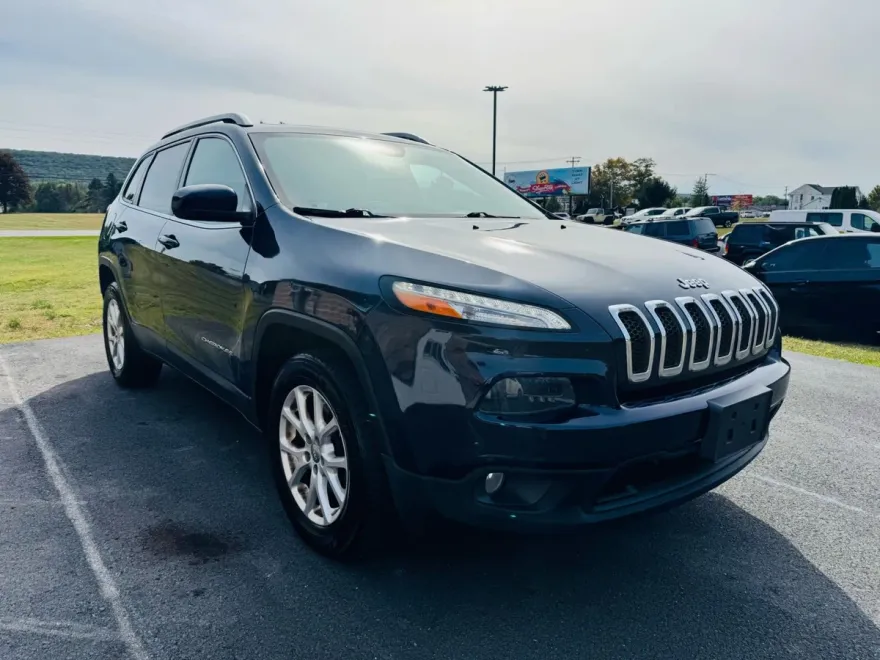 2016 Jeep Cherokee Latitude Sport photo 1