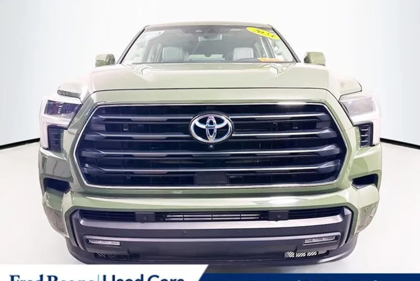 2023 Toyota Sequoia SR5 photo 1
