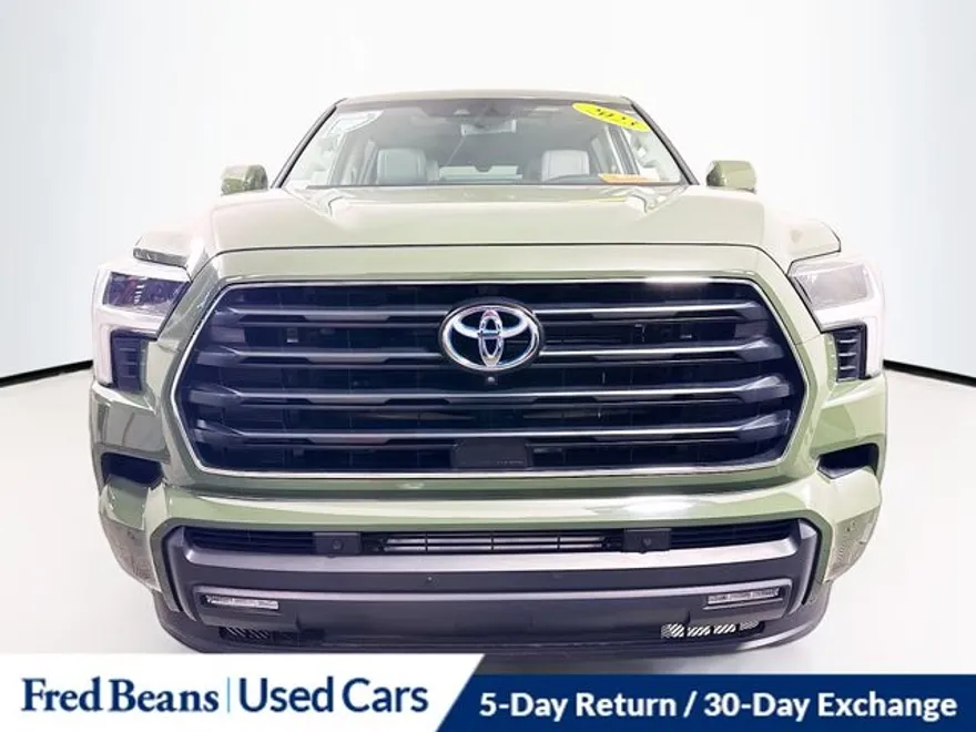 2023 Toyota Sequoia SR5 photo 1