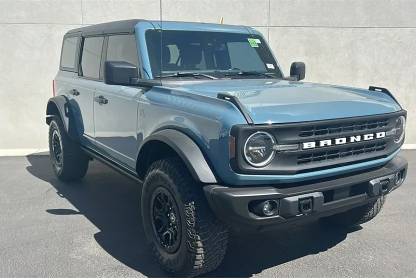 2023 Ford Bronco Black Diamond photo 1