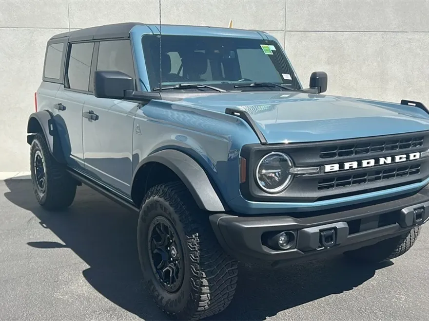 2023 Ford Bronco Black Diamond photo 1