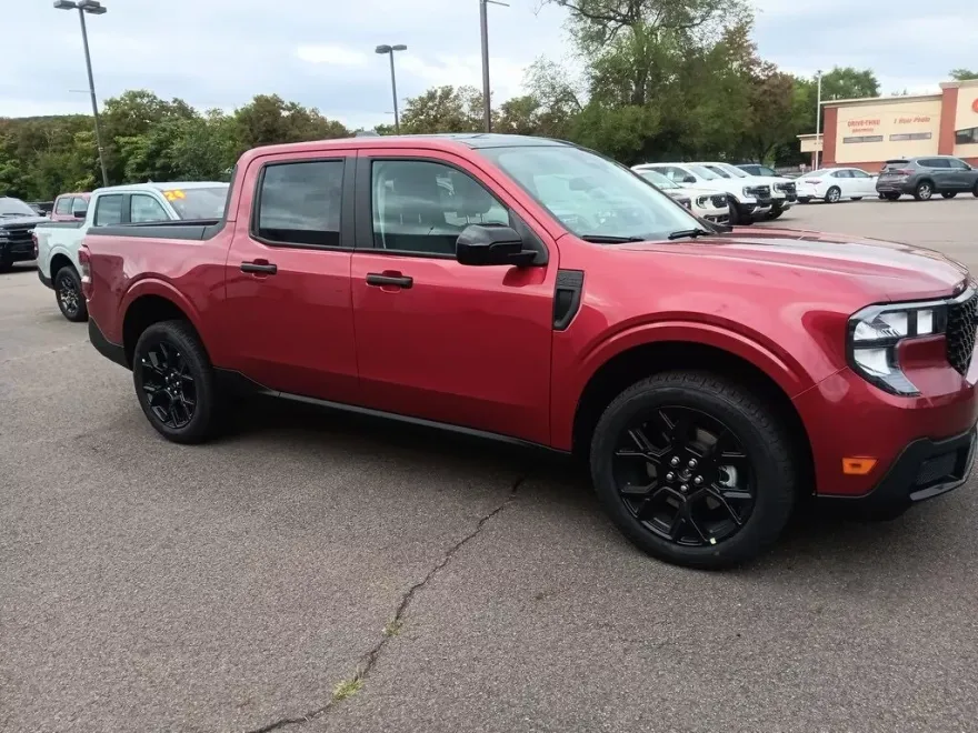 2025 Ford Maverick XLT photo 1