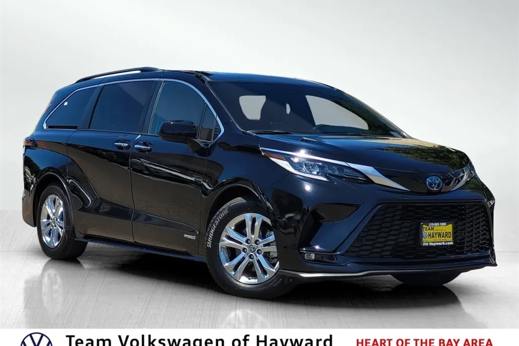 2021 Toyota Sienna XSE photo 1