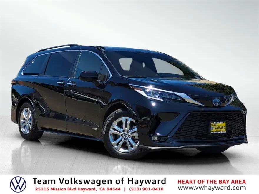 2021 Toyota Sienna XSE photo 1